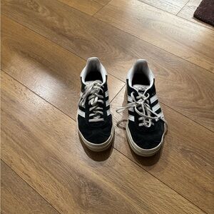 Gazelle bold black and white